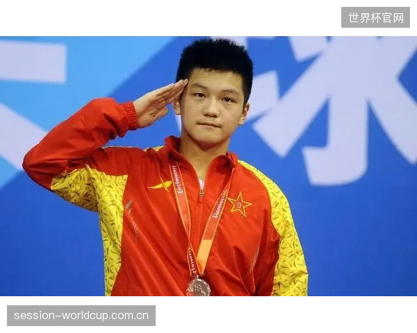 中国香港年轻选手向籽嬴在世锦赛对阵国家队选手，为备战全运会积累经验。